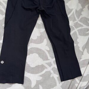 Lulu Capri Leggings with 7 pockets - great shape!